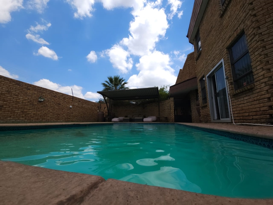 4 Bedroom Property for Sale in Zinniaville North West